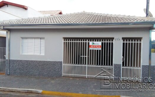 Ótima casa na Rua Da Saudade!