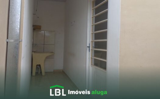 Casa próxima ao centro de Bueno Brandão! (Fundos)