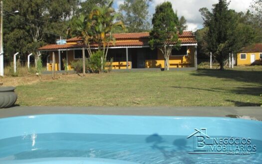 Ótima chácara no Bairro Serrinha!!!