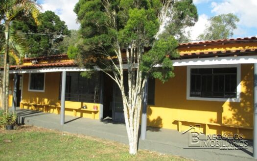 Ótima chácara no Bairro Serrinha!!!