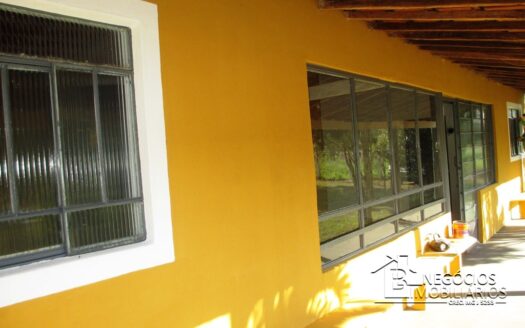 Ótima chácara no Bairro Serrinha!!!