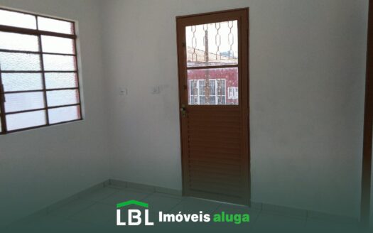 Casa com 03 dormitórios em Bueno Brandão!