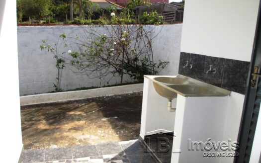 Ótima casa com 02 dormitórios!