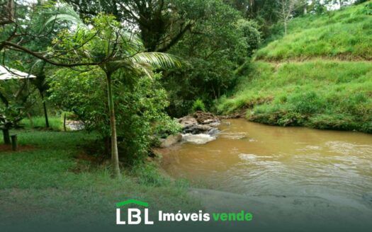 Vendida! Chácara com cachoeira linda e 2 ótimas casas em Minas Gerais!