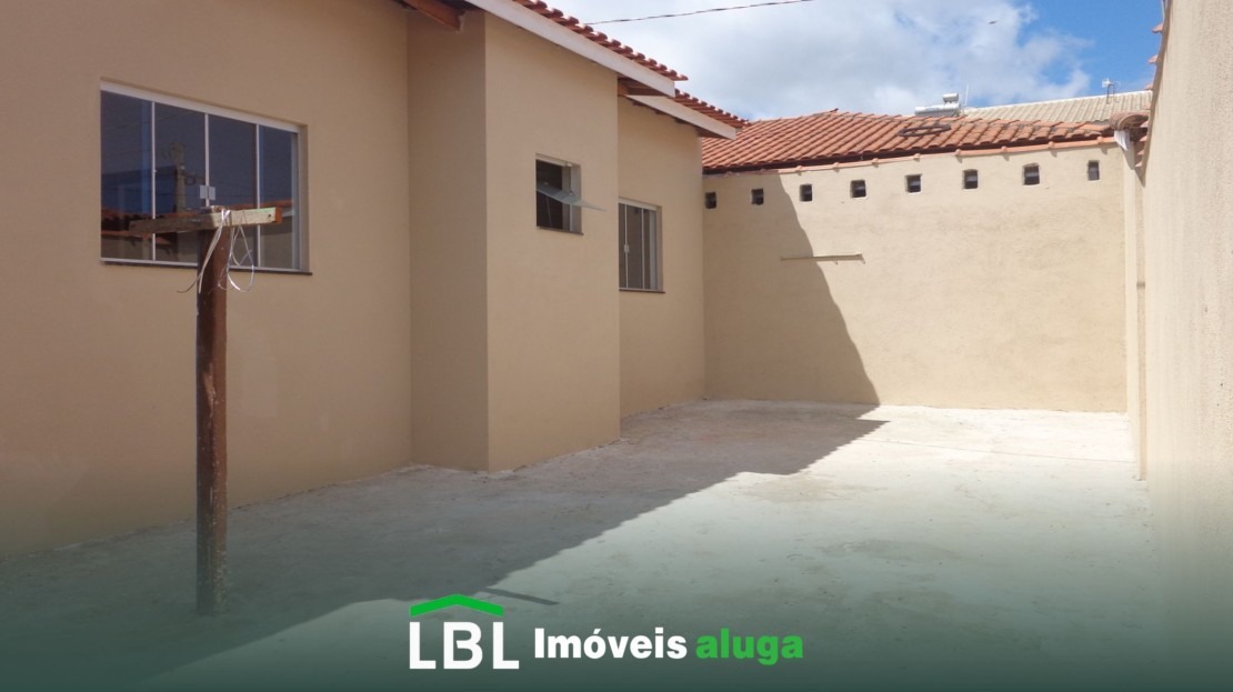 Aluga-se ótima casa em Bueno Brandão!