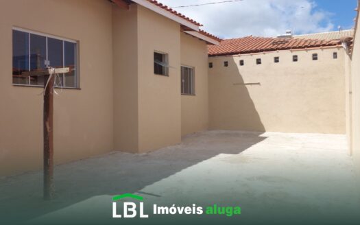 Ótima casa de fundos, recém construída, em Bueno Brandão!