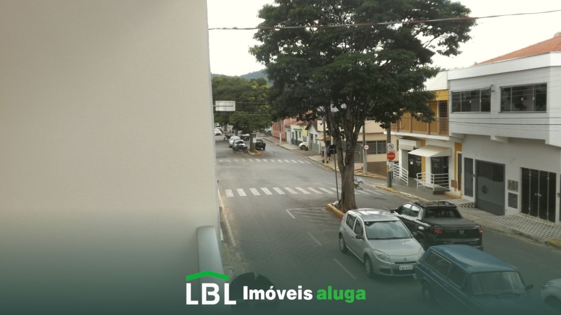 Aluga-se ótima casa no centro de Bueno Brandão.