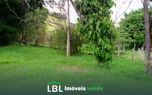 Aluga/Vende excelente chácara, localizada no Bairro Furnas em Bueno Brandão