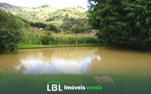 Aluga/Vende excelente chácara, localizada no Bairro Furnas em Bueno Brandão