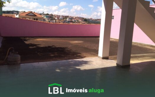 Excelente casa no Centro de Bueno Brandão-MG