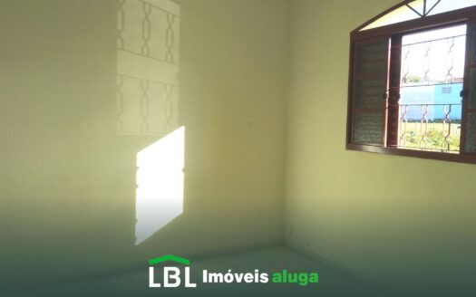 Casa pequena no centro de Bueno Brandão