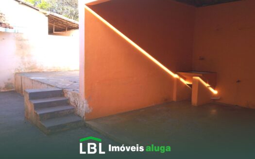 Ótima casa no Centro de Bueno Brandão, com 03 dormitórios!!!