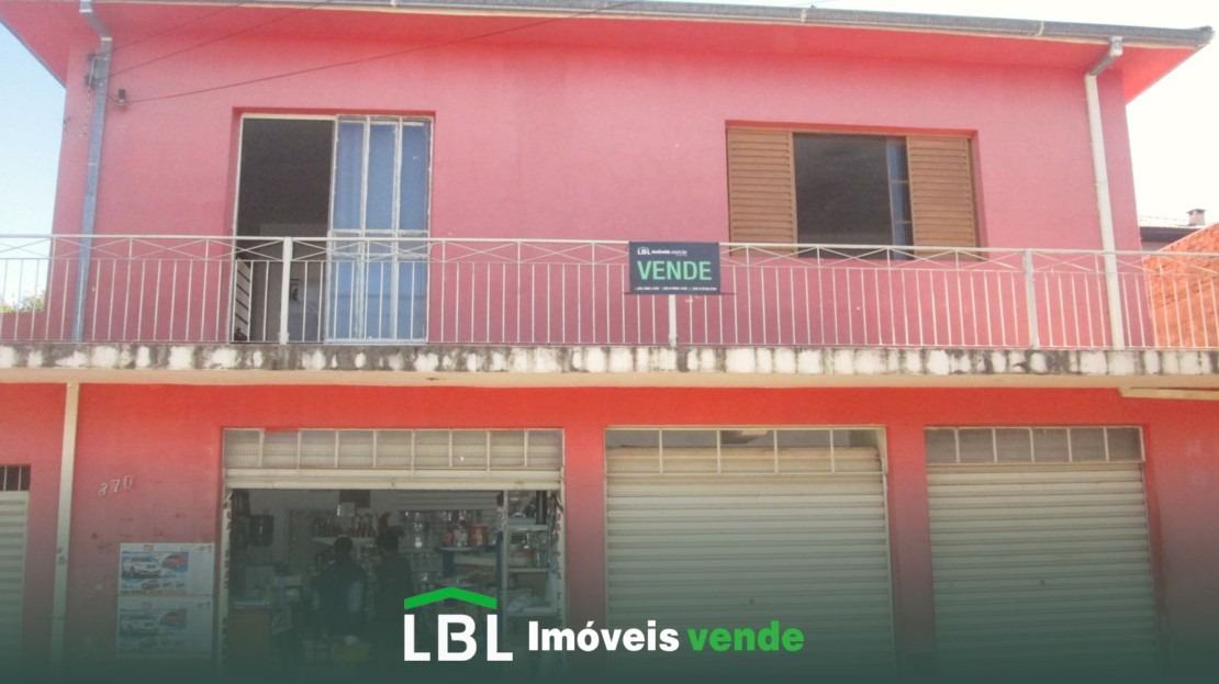 Vende-se casa em Bueno Brandão-MG.