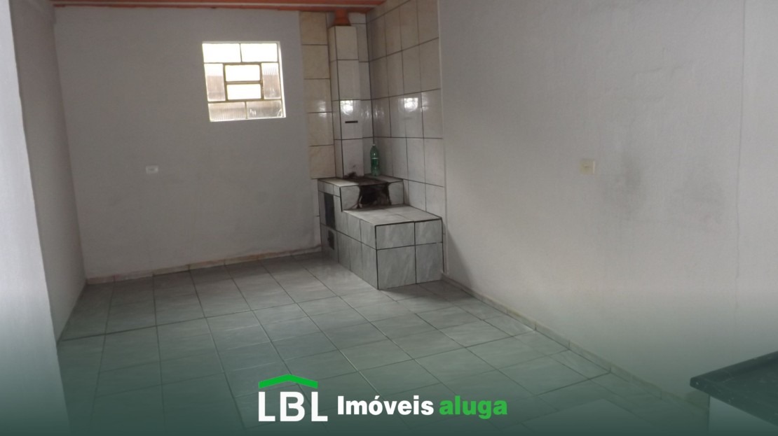 Aluga-se casa com edícula em Bueno Brandão-MG.