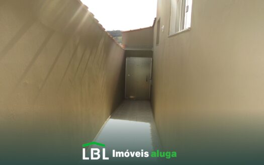 Casa pequena com 02 dormitórios em Bueno Brandão – Cs 01