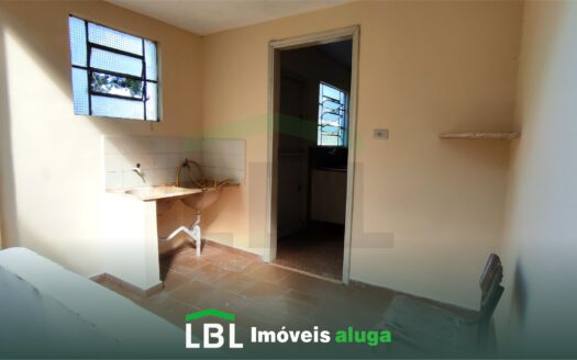 Casa pequena com 02 dormitórios em Bueno Brandão-MG
