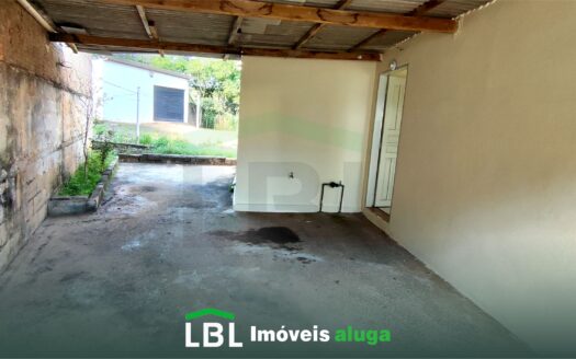 Casa pequena com 02 dormitórios em Bueno Brandão-MG