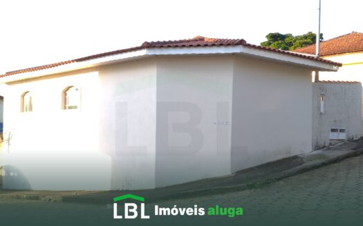 Casa boa, pequena, localizada em Bueno Brandão-MG, no Jardim Campo Místico