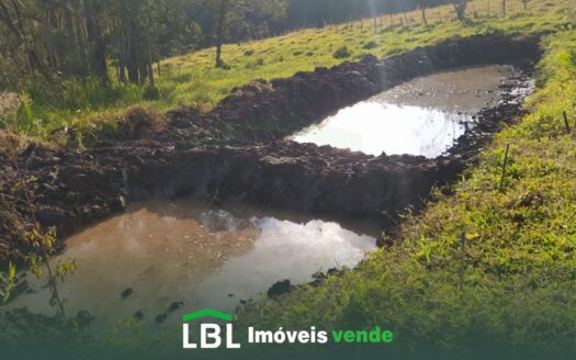 Ótimo terreno com casa ecológica e nascente em Bueno Brandão-MG