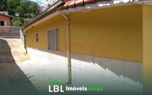 Casa boa, próxima ao Hospital, em Bueno Brandão-MG