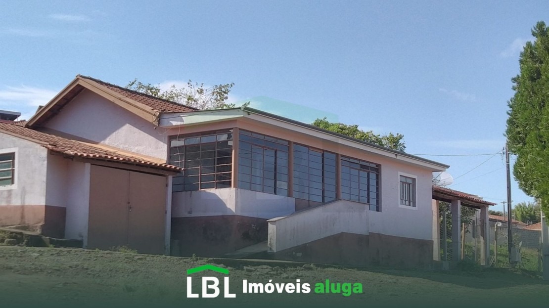 Aluga-se casa em Bueno Brandão-MG