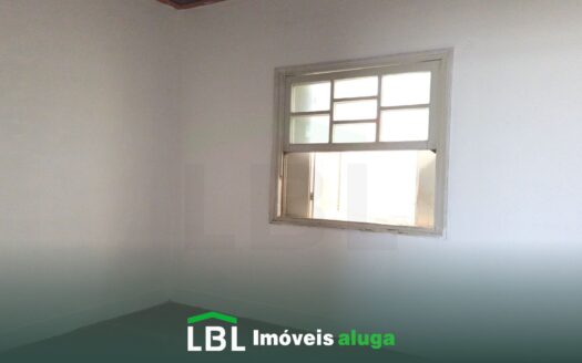 Casa na Praça Virgílio de Melo Franco em Bueno Brandão-MG