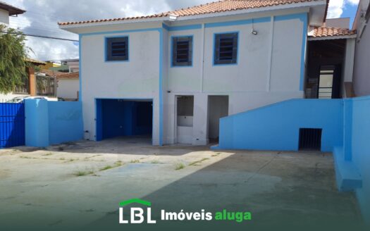 Excelente casa no Centro de Bueno Brandão-MG