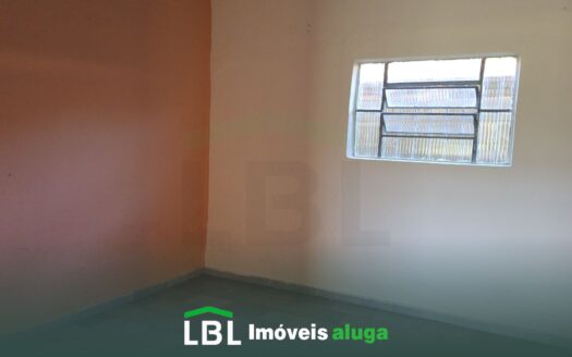 Casa pequena no Centro de Bueno Brandão-MG