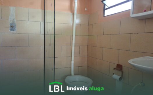 Casa pequena no Centro de Bueno Brandão-MG