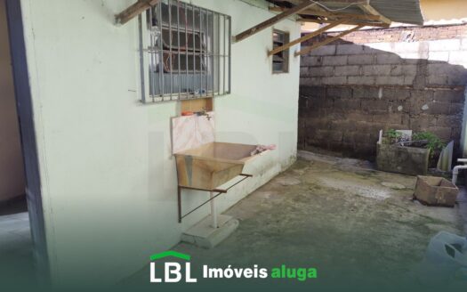 Casa pequena no Centro de Bueno Brandão-MG