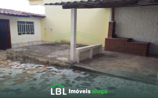 Casa pequena próxima ao Centro de Bueno Brandão-MG