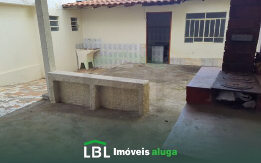 Casa pequena próxima ao Centro de Bueno Brandão-MG