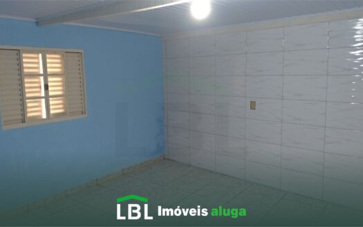 Casa pequena, de fundos, em Bueno Brandão-MG