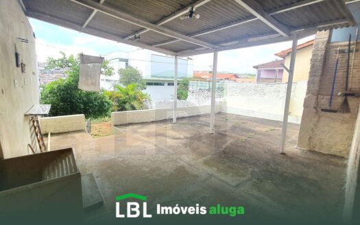 Ótima casa no Centro de Bueno Brandão-MG