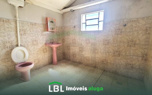 Casa pequena no Centro de Bueno Brandão-MG