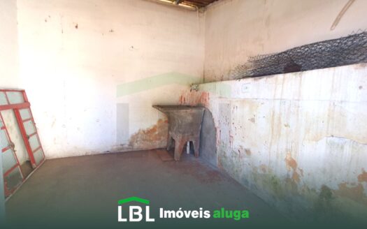 Casa pequena no Centro de Bueno Brandão-MG