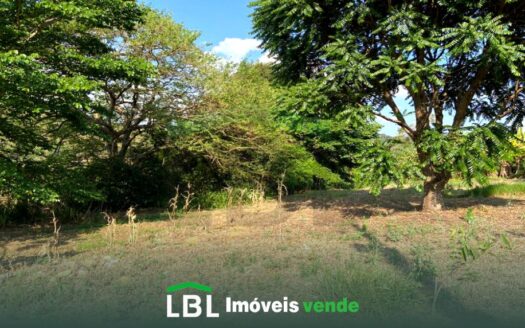 Chácara aconchegante com chalé e muitas árvores nobres e frutíferas!