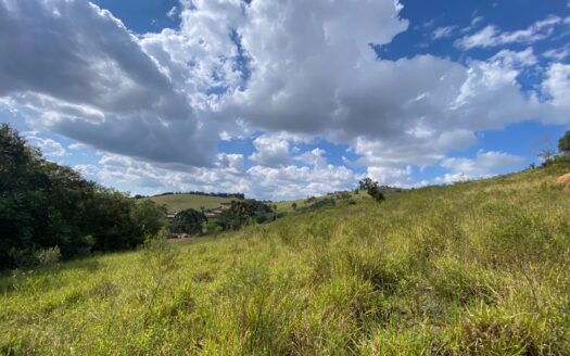 Cachoeira maravilhosa e abundante em Bueno Brandão, Minas Gerais!