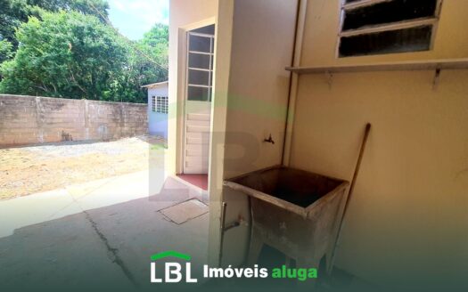 Casa pequena no Jardim Estância Hidromineral em Bueno Brandão-MG