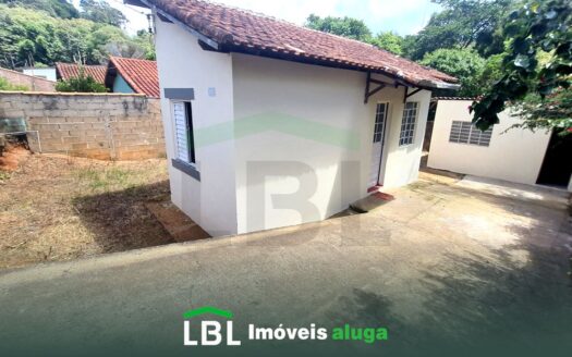 Casa pequena no Jardim Estância Hidromineral em Bueno Brandão-MG