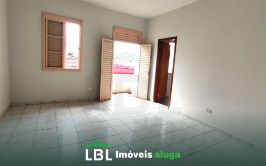 Casa pequena no Centro de Bueno Brandão-MG