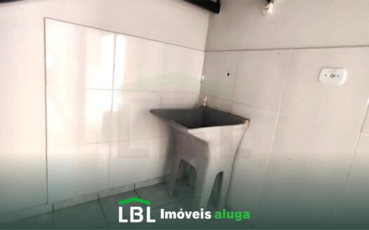 Casa pequena no Centro de Bueno Brandão-MG