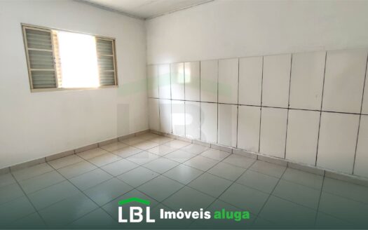 Casa pequena no Jardim Santa Maria em Bueno Brandão-MG