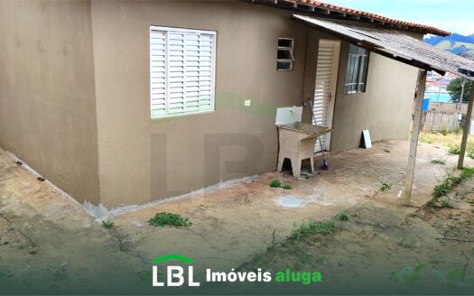 Casa pequena no Jardim Nova Suíça em Bueno Brandão-MG