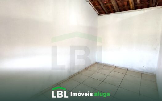 Casa pequena no Bairro São João em Bueno Brandão-MG