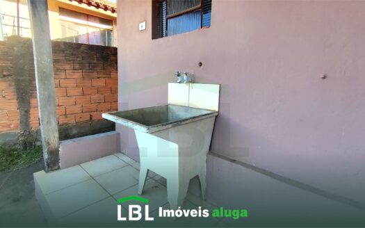 Casa pequena no Bairro São João em Bueno Brandão-MG