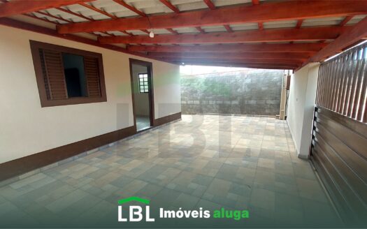 Ótima casa, localizada a 3km do Centro de Bueno Brandão-MG
