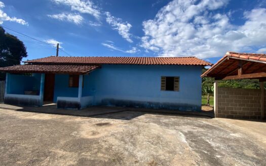 Chácara com duas casas a 4 km do Centro