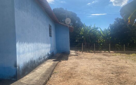 Chácara com duas casas a 4 km do Centro