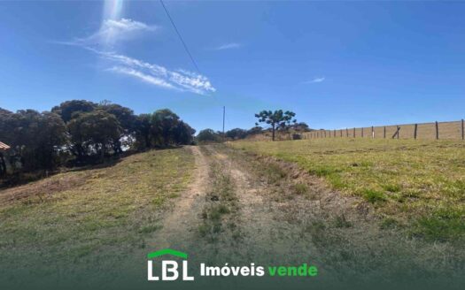 Chácara à venda com duas casas